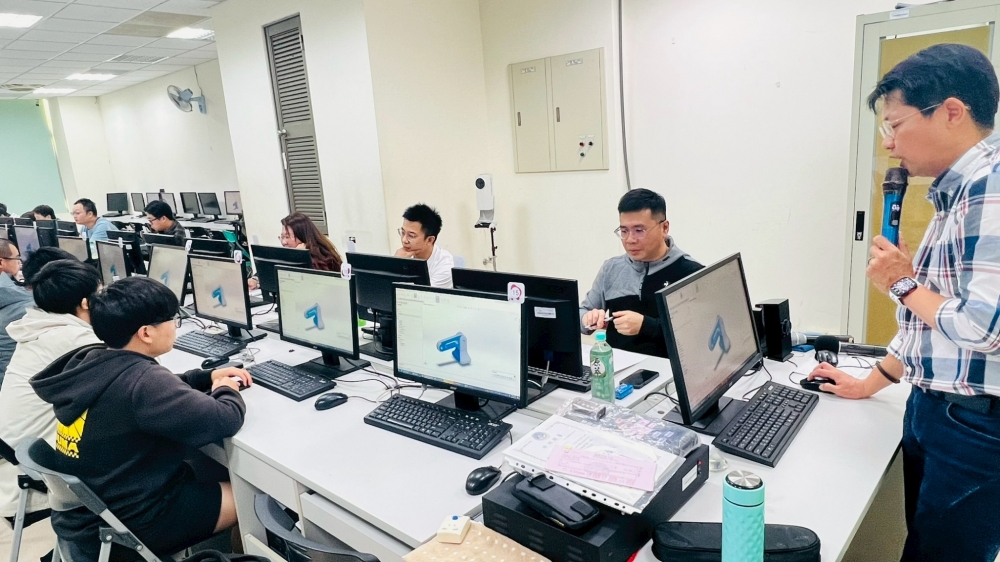 LINE_ALBUM_2025-12月solidworks基礎班_251224_1.jpg